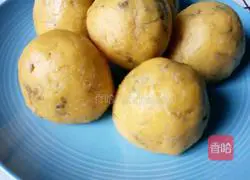 Illustration of how to make sophora flower corn flour steamed buns 8