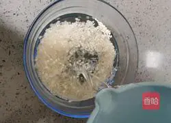 Illustration of how to make rice porridge with kelp and seaweed 1