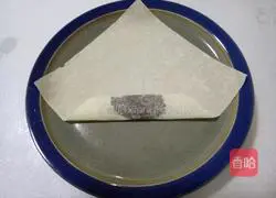 Illustration of how to wrap spring rolls 7