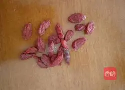 How to make yam, red dates and wolfberry porridge Illustration 3