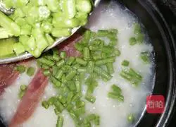 Illustration of how to make claypot rice with sausages 4