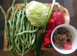 Illustration of how to make braised beans and noodles 1