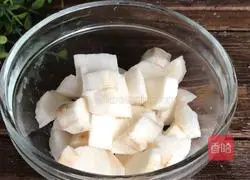 Illustration of how to make fungus, yam and millet porridge 3