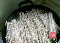 Illustration of braised noodles 5