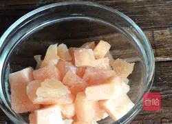 Illustration of how to make preserved egg, chicken and millet porridge 6