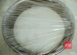 Illustration of how to make coconut flower rolls 11