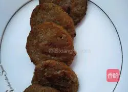 Illustration of how to make beef and egg burgers 3