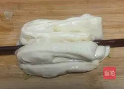 Illustration of how to make scallion rolls 17