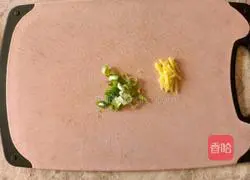 Illustration of how to make preserved egg and lean meat porridge 5