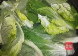 Illustration of how to make pork offal soup and rice noodles 9