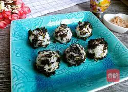 Illustration of how to make seaweed rice balls 5