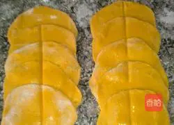 Illustration of how to make pumpkin rolls 6