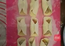 Illustration of how to make bread-machine cured sea-and-turf dumplings for parents and children 7