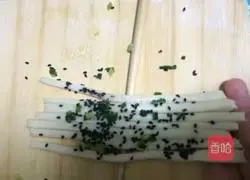 Illustration of how to make sesame and scallion oil flower rolls 5