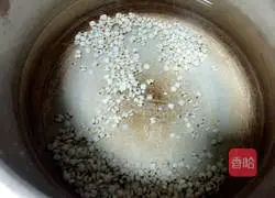 Illustration of how to make pumpkin and mung bean barley porridge 2