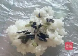 Illustration of how to make Japanese rice balls 3