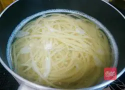 Illustration of how to make tomato and minced meat pasta 3