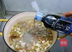 Illustration of how to make mushroom and chicken porridge 5