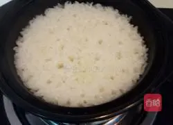 Illustration of how to make sausage claypot rice 6