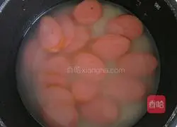 Illustration of how to make braised rice with one tomato 9