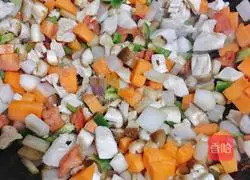 Illustration of how to make tomato and black pepper chicken diced baked rice 2