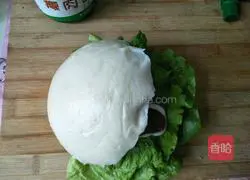 Illustration of how to make steamed bun burger 9