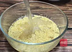 Illustration of how to make green vegetable, shrimp skin and millet porridge 2