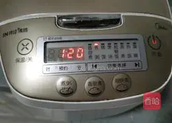 Illustration of how to make red bean, barley and lotus seed soup 8