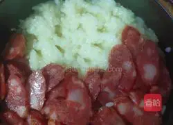 Illustration of how to make sausage clay pot rice 8