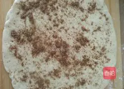 Illustration of how to make two-color flaxseed pink flower rolls 5