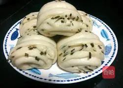 Illustration of how to make scallion rolls 11