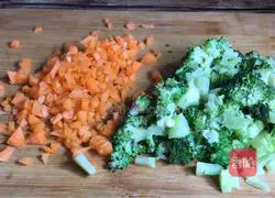  Illustration of how to make broccoli, oatmeal and millet porridge 3