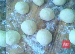 Illustration of how to make hamburger buns 10