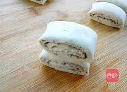 Illustration of how to make salt and pepper rolls 16