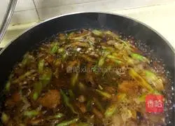 Illustration of how to make braised beans and noodles 9