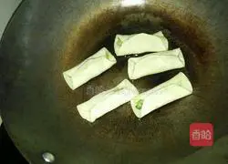 Three fresh pot stickers Illustration of how to do it 4