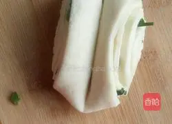 Illustration of how to make milk and chive oil flower rolls 10