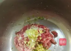 Illustration of how to make celery and meat pot stickers 3