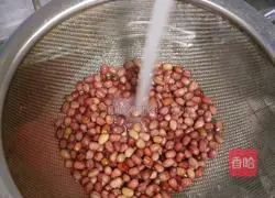 Illustration of how to make red dates, longan and red bean porridge 6