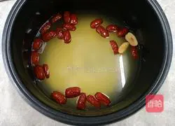 Illustration of how to make yam, red dates and millet porridge 8