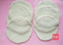 Illustration of how to make fresh onion rolls 10