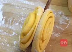 Illustration of how to make carrot milk rolls 16