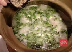 White shellfish pork ribs porridge recipe illustration 6