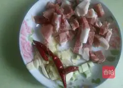 Illustration of how to make sauerkraut noodles 1