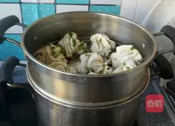 Illustration of how to make onion-flavored flower rolls 7