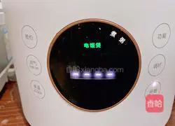 Illustration of how to make red bean and barley porridge to remove dampness 4