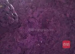 Illustration of how to make two-color flower rolls 2