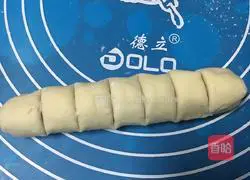 Illustration of how to make ham rolls and red date rolls 6