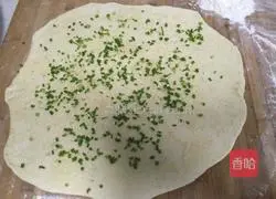 Illustration of how to make onion-flavored flower rolls 9