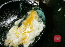 Illustration of how to make fried rice noodles with eggs 5